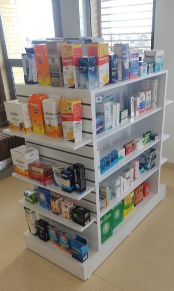 Estanteria-para-almacenamiento-droguerias-farmacias-clinicas-torre-gavetera-cajonera-para-medicamentos