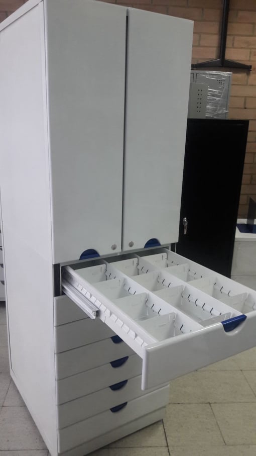 carro-para-almacenamiento-y-transporte-de-medicamentos